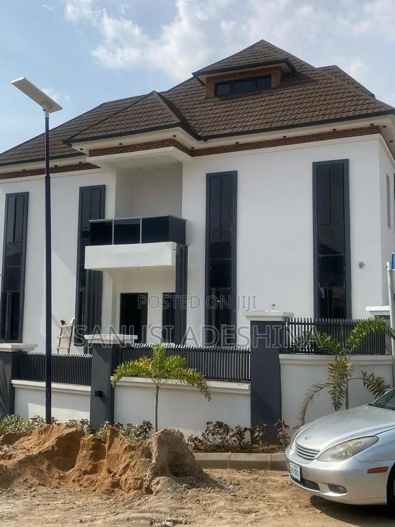 5bdrm Duplex in Naf Valley Asokoro for sale