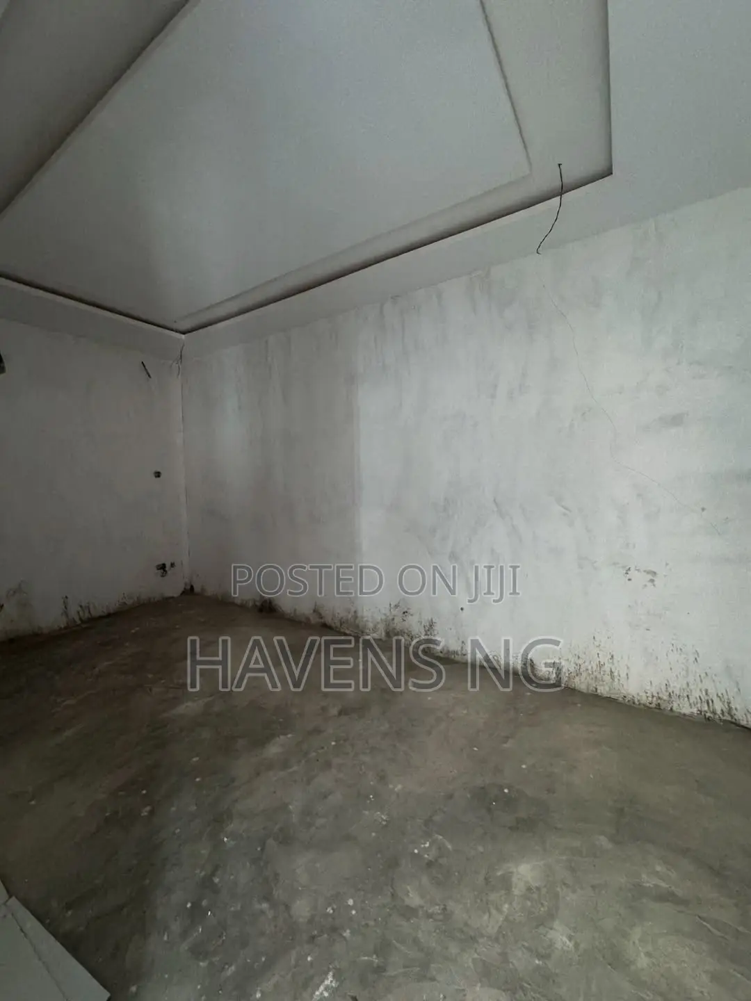 5bdrm Duplex in Osapa london for sale