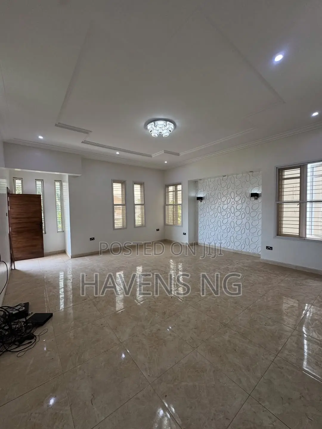 5bdrm Duplex in Osapa london for sale