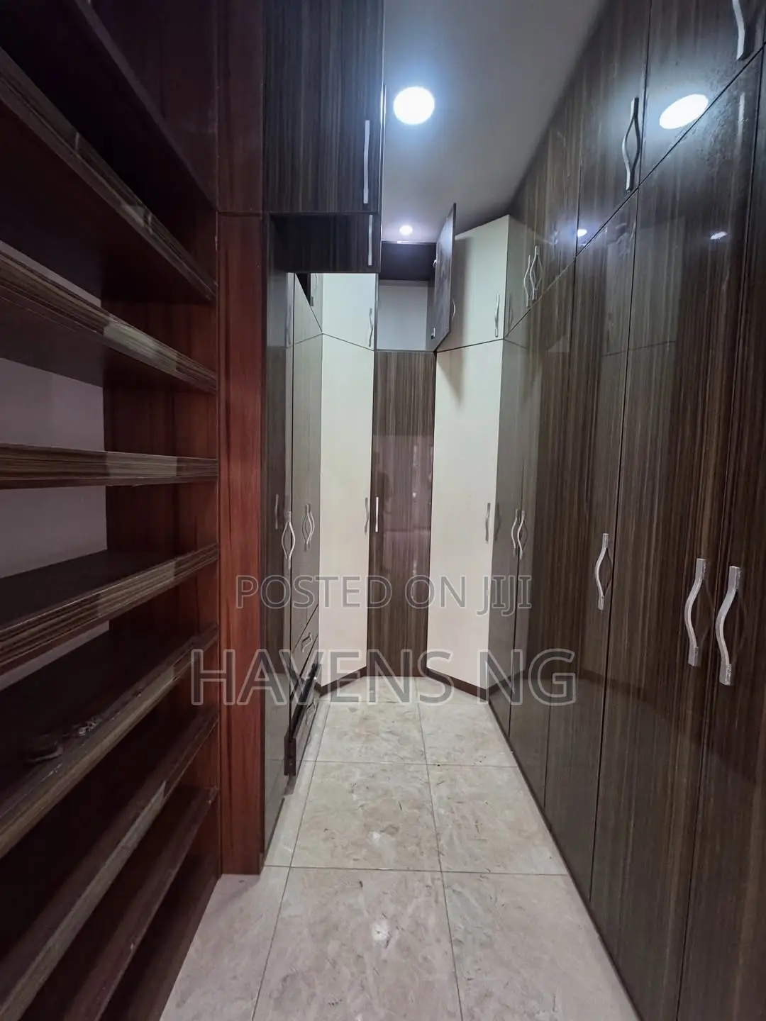 5bdrm Duplex in Osapa london for sale