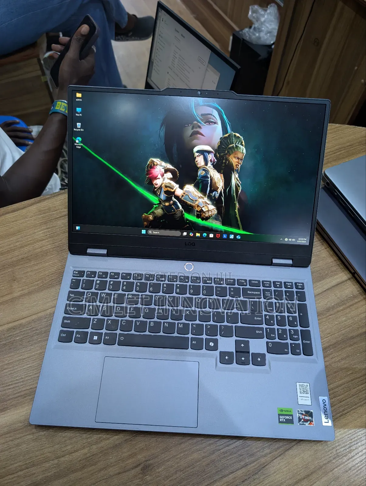Laptop Lenovo LOQ 15ARP9 16GB AMD Ryzen 7 SSD 512GB