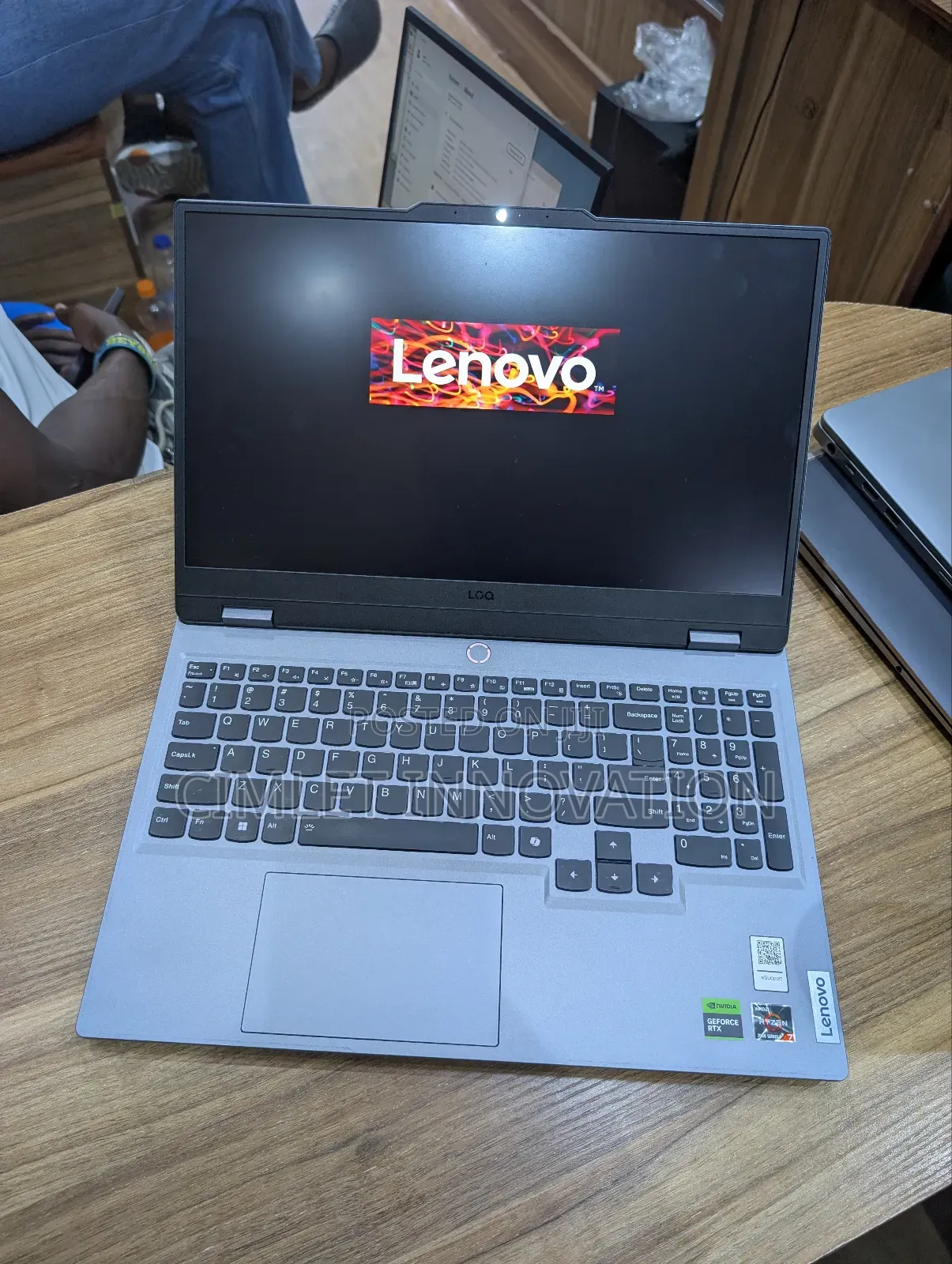 Laptop Lenovo LOQ 15ARP9 16GB AMD Ryzen 7 SSD 512GB