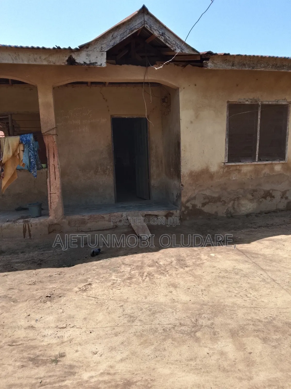 8bdrm Bungalow in Alasia Omisanjana for sale