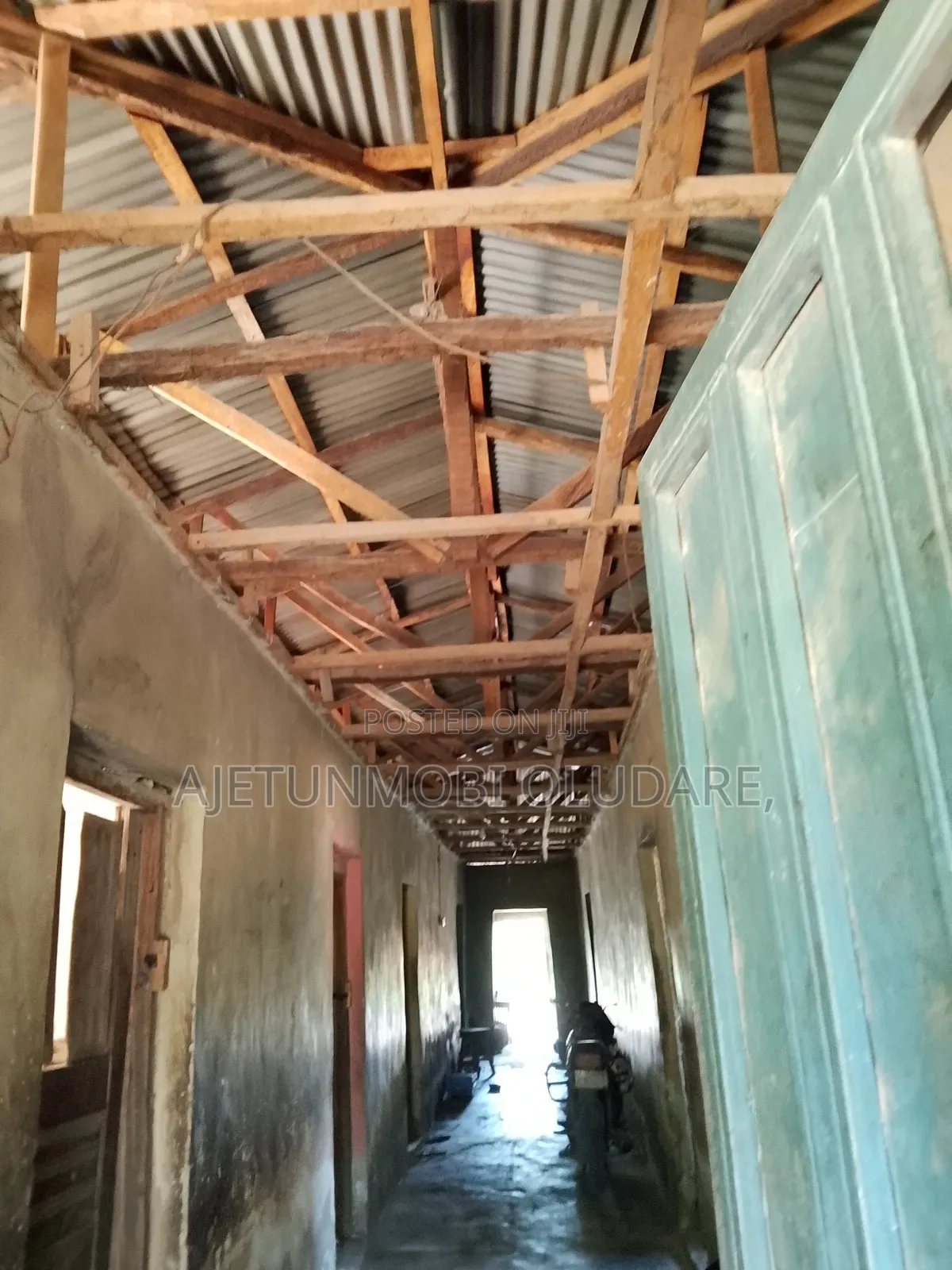 8bdrm Bungalow in Alasia Omisanjana for sale
