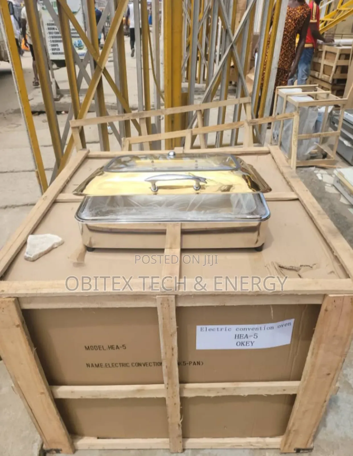 Stainless Steel Chafing Dish With Gold Accents and Glass Lid