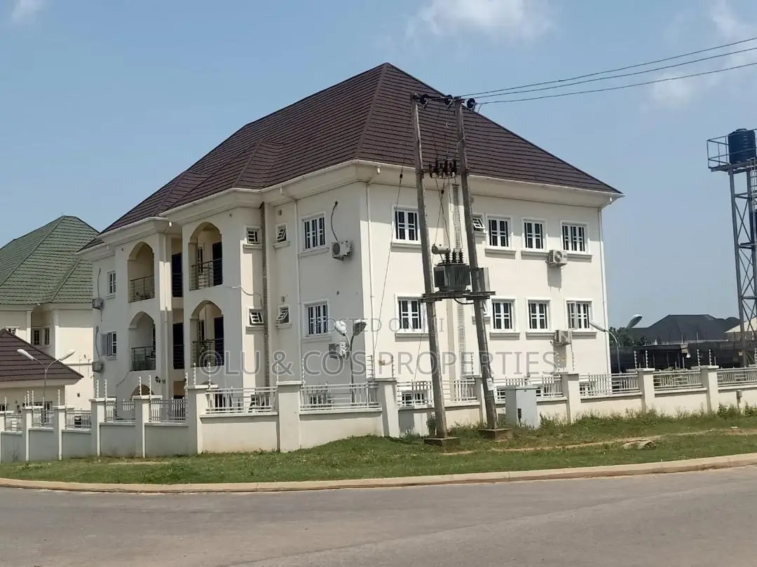 18bdrm Block of Flats in Wuye for sale