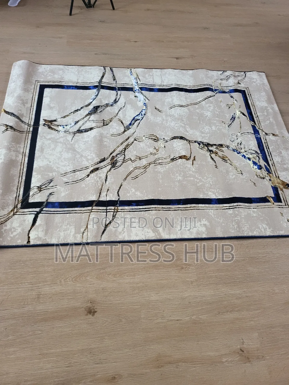 Luxury and Durable Saryon Ipek Centre Rug 4ft by 6ft