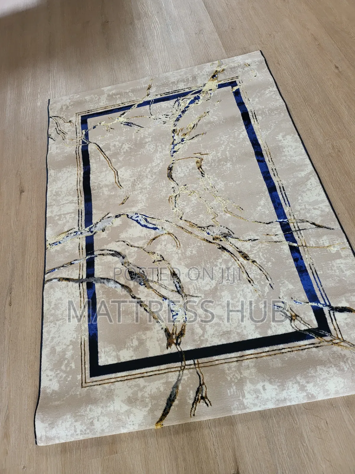 Luxury and Durable Saryon Ipek Centre Rug 4ft by 6ft