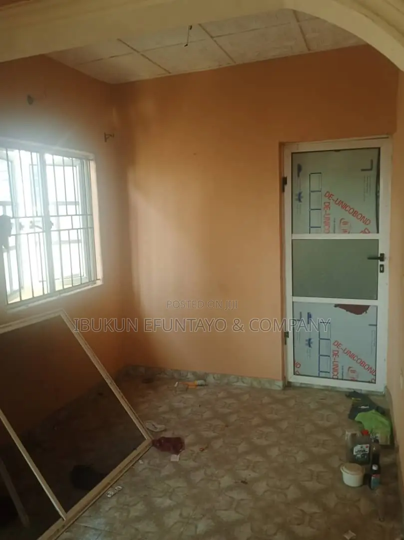 2bdrm Apartment in Ashafa Agemo Isuti, Igando / Ikotun/Igando for sale