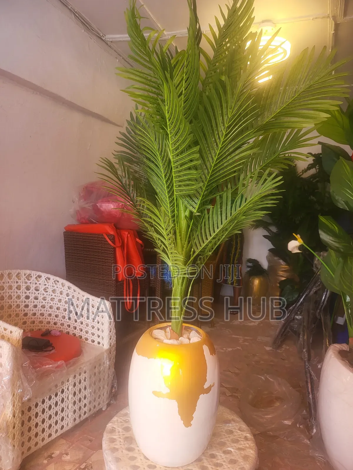 Luxury Palm Medium Flower and Map Design Wave Flower Pot