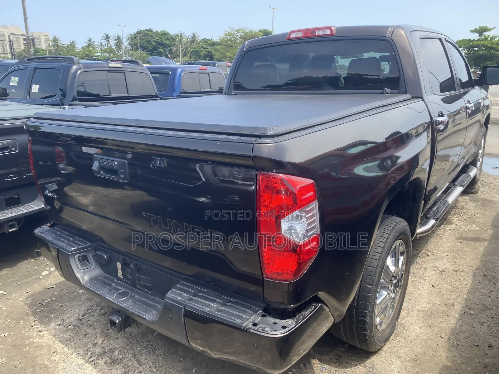Toyota Tundra 1794 5.7L V8 w/FFV 4x4 CrewMax 5.6 ft. box 145.7 in. WB