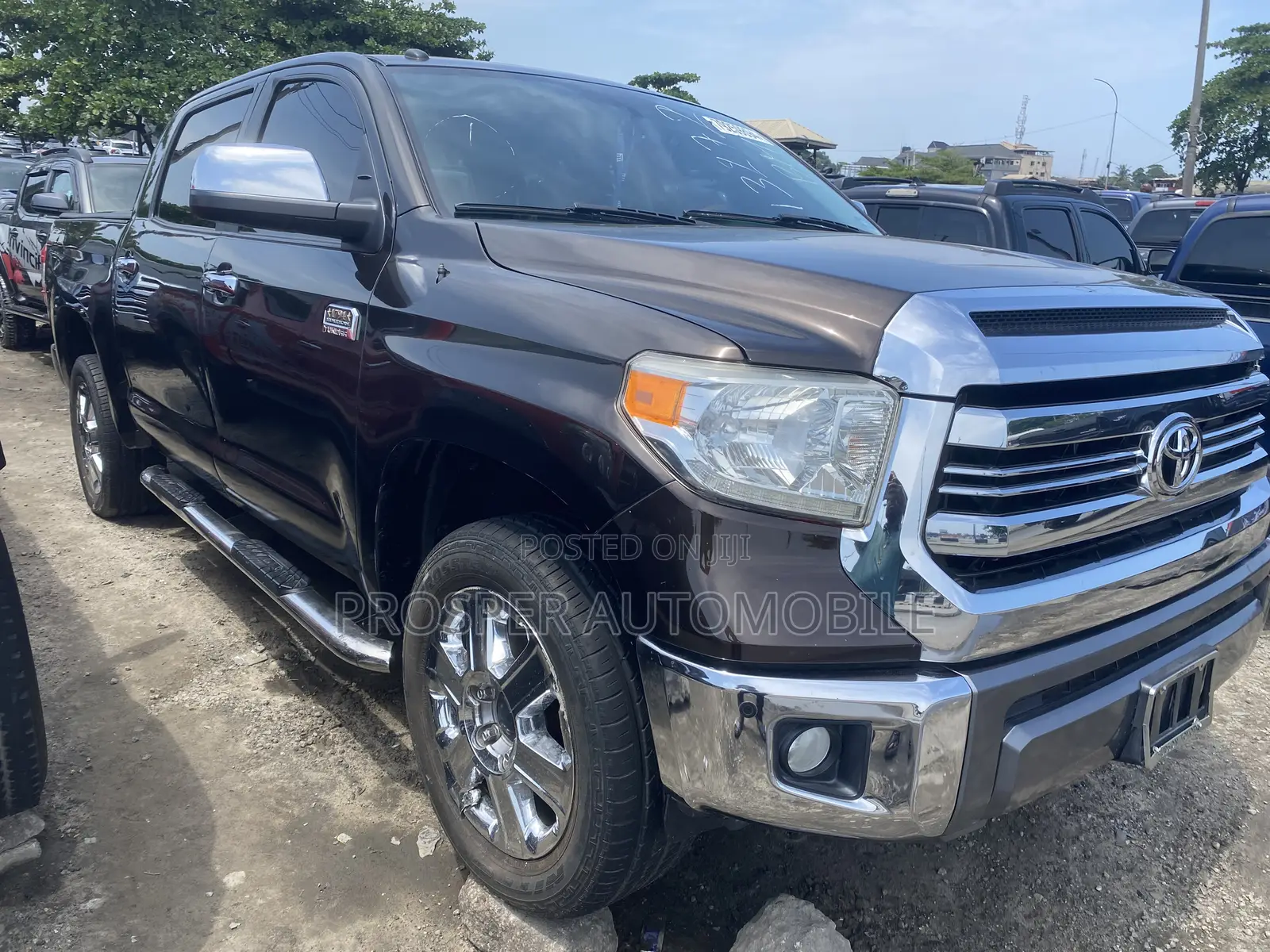 Toyota Tundra 1794 5.7L V8 w/FFV 4x4 CrewMax 5.6 ft. box 145.7 in. WB