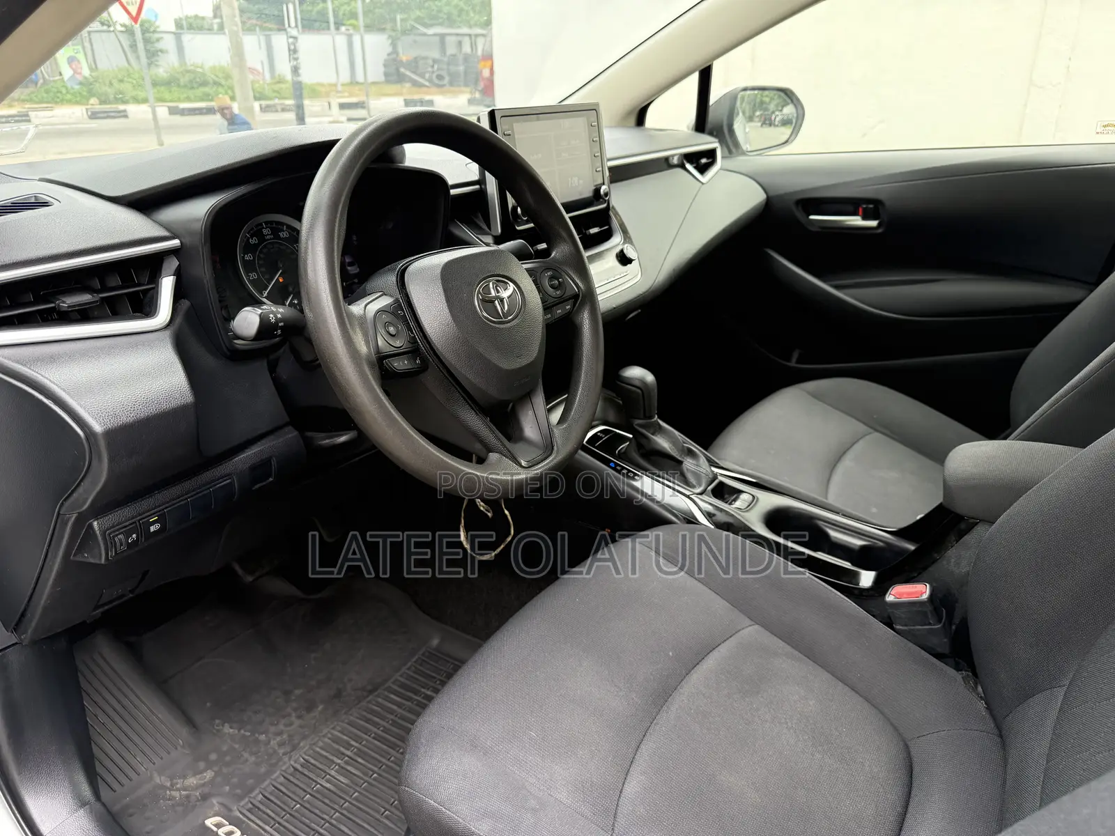Toyota Corolla LE 2020 Silver