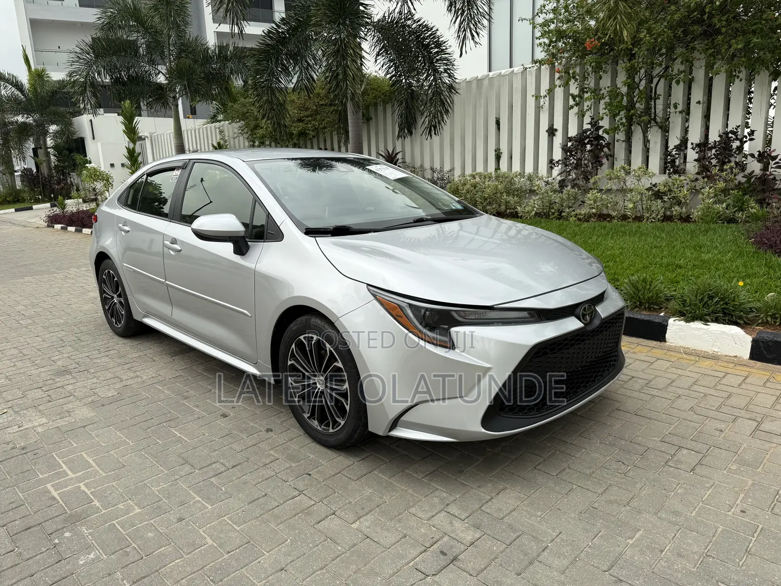 Toyota Corolla LE 2020 Silver