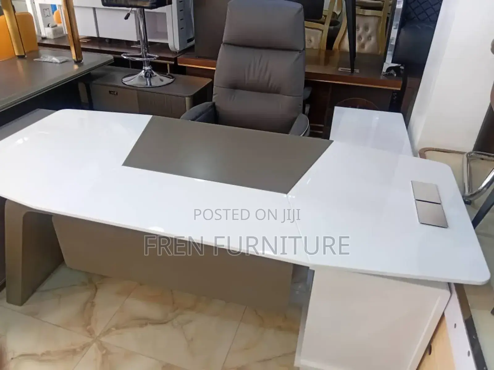Office Executive Director Table With 2 Metre