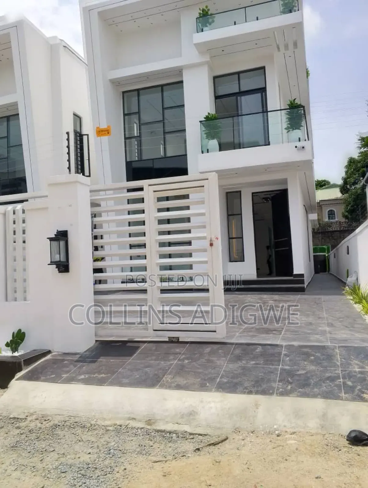 5bdrm Duplex in Chevron Call To for sale