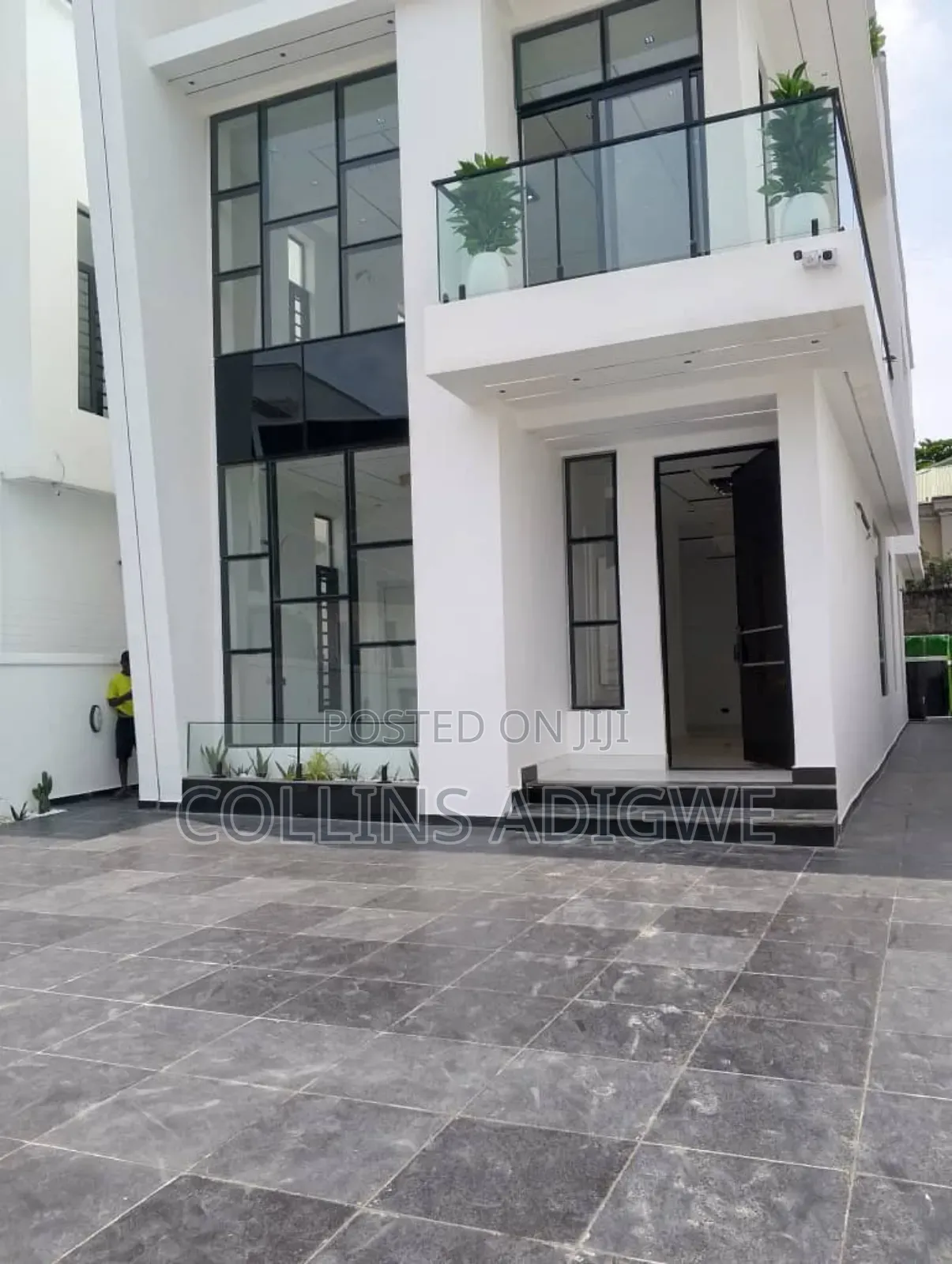 5bdrm Duplex in Chevron Call To for sale