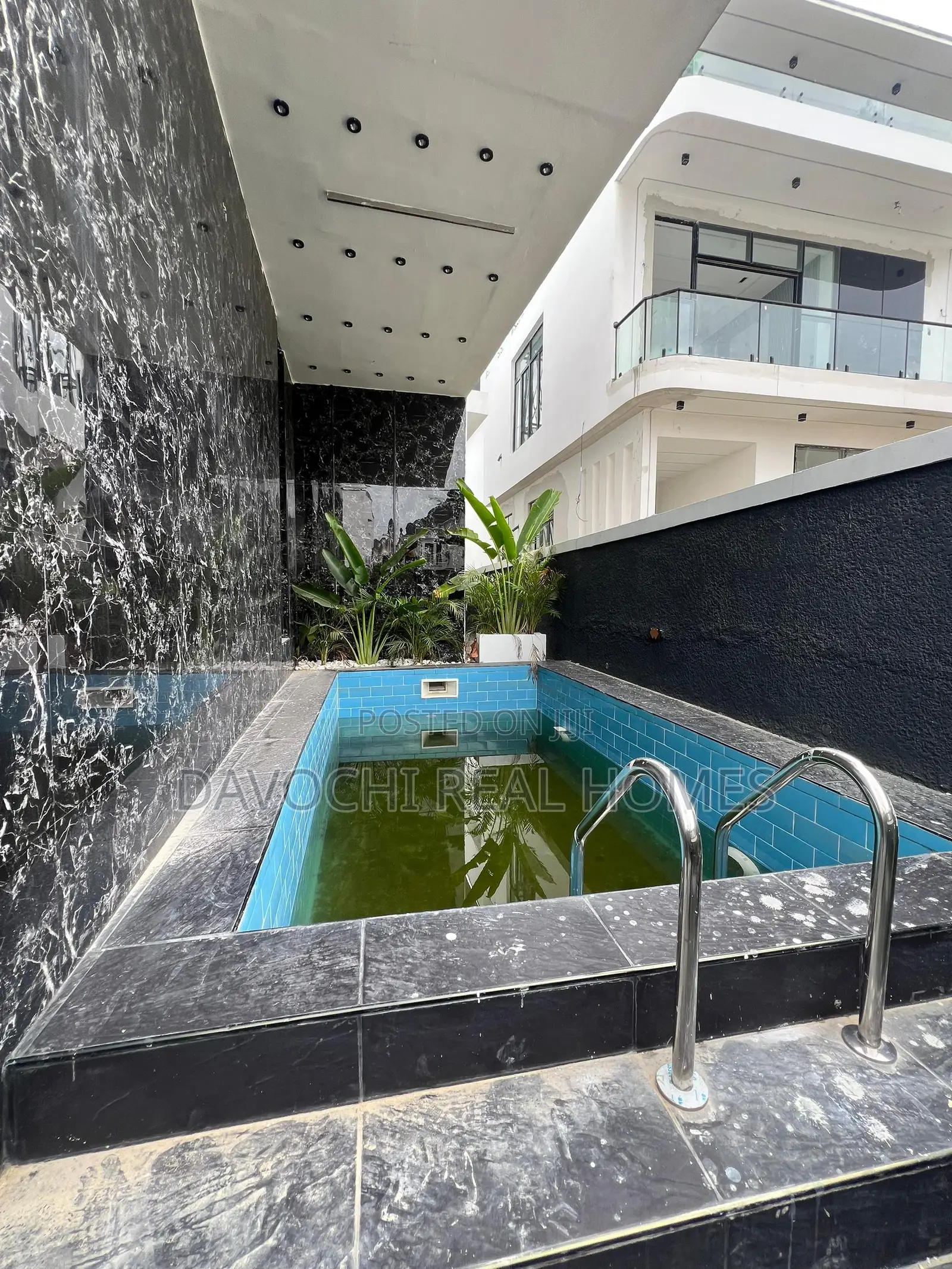 4bdrm Duplex in Chevron for rent