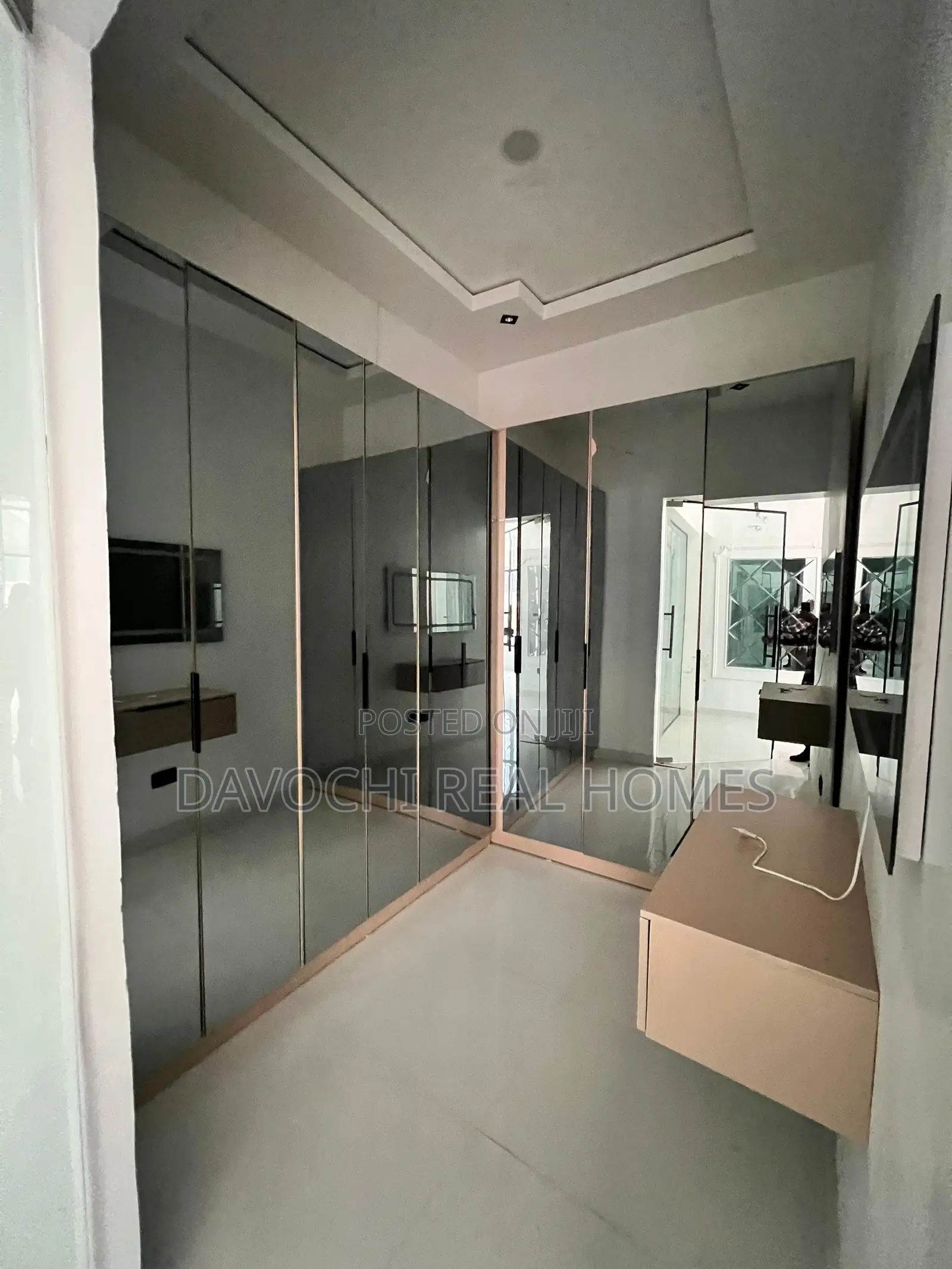 4bdrm Duplex in Chevron for rent
