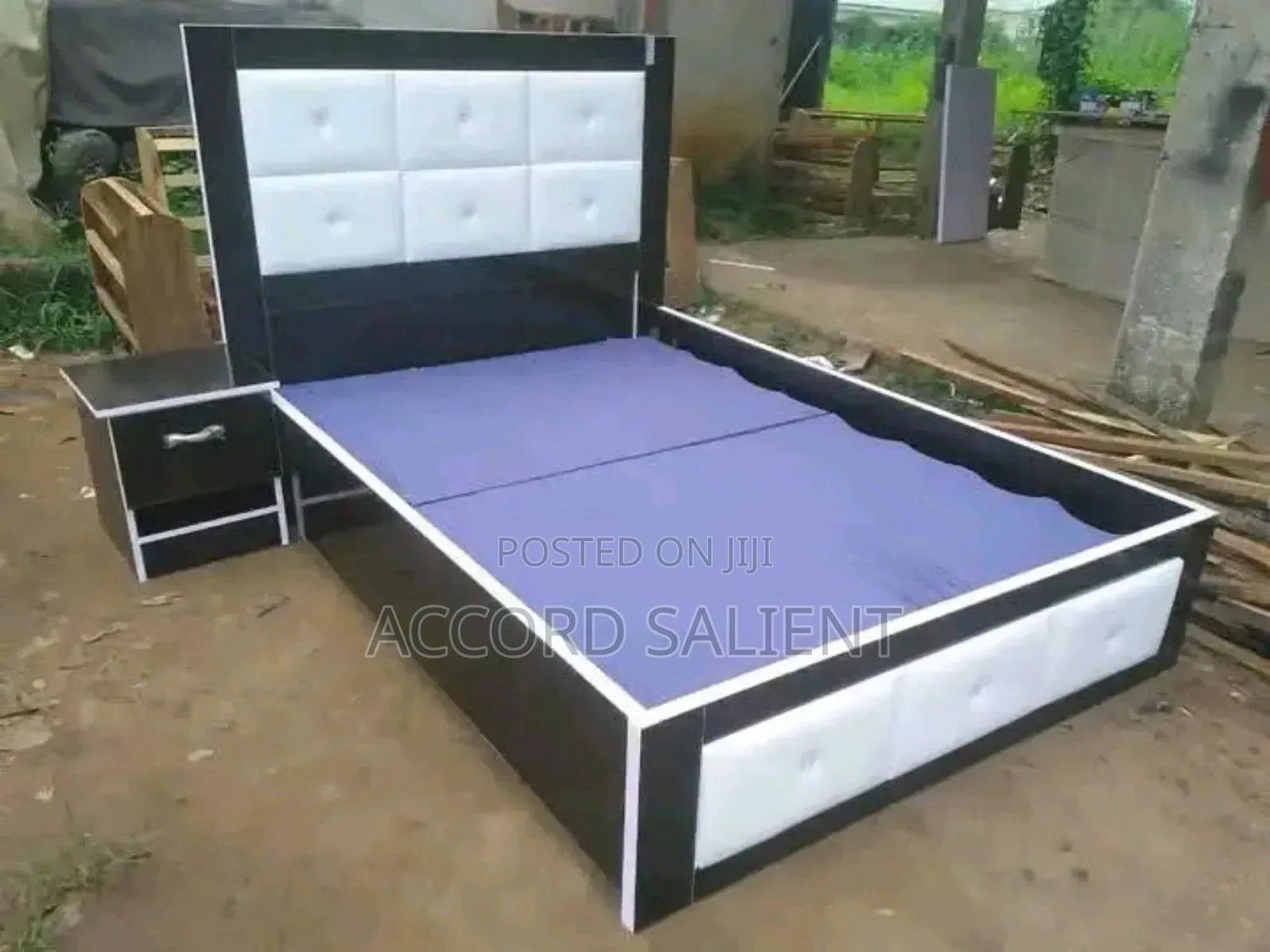 4 by 6 Bed Frame With Bedside Drawer