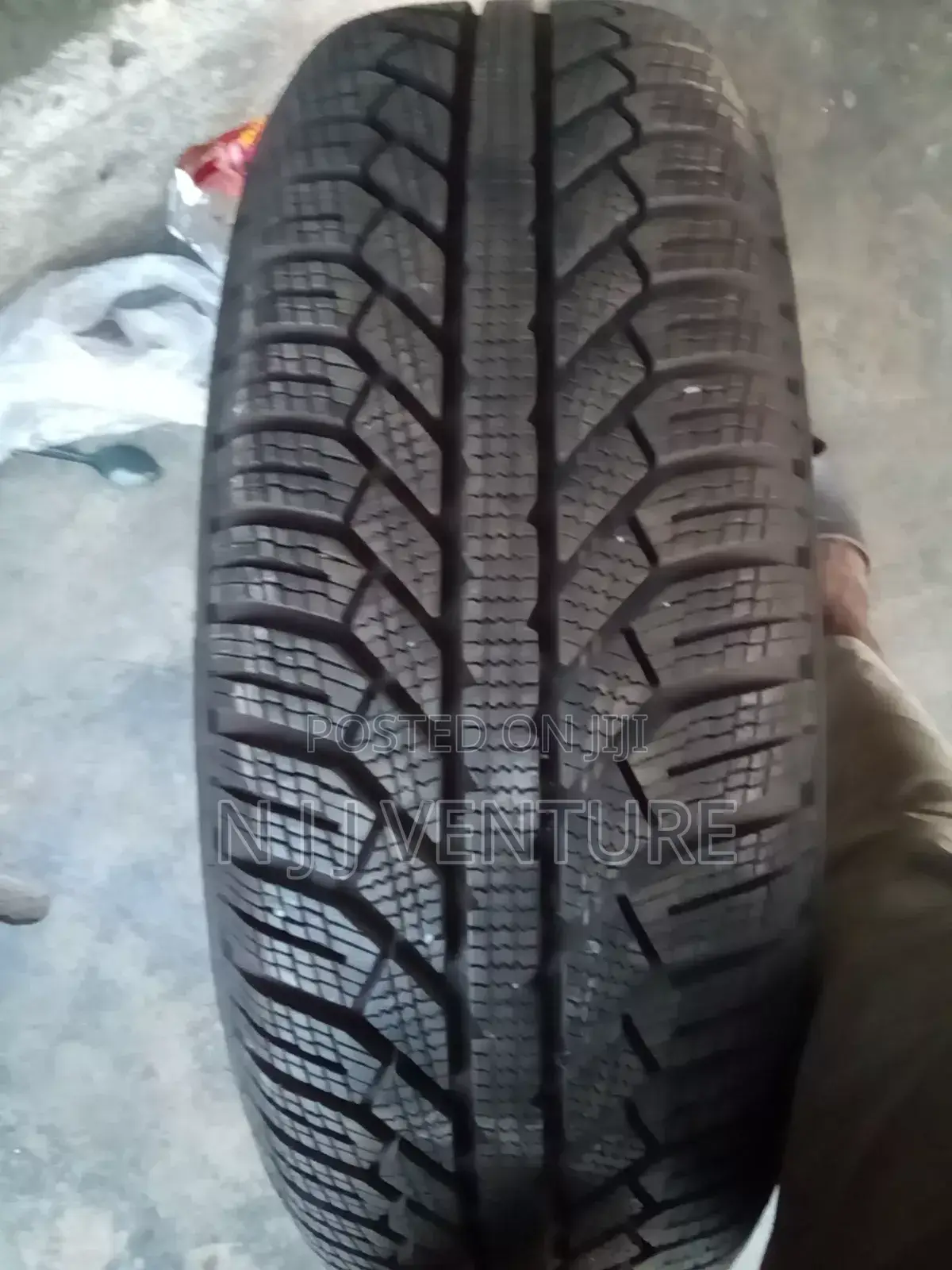235 45 R20 Piller