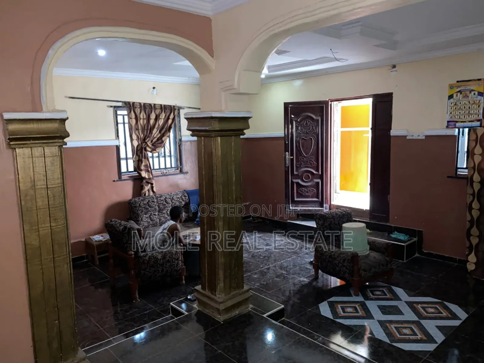 6bdrm Apartment in Egbe for sale