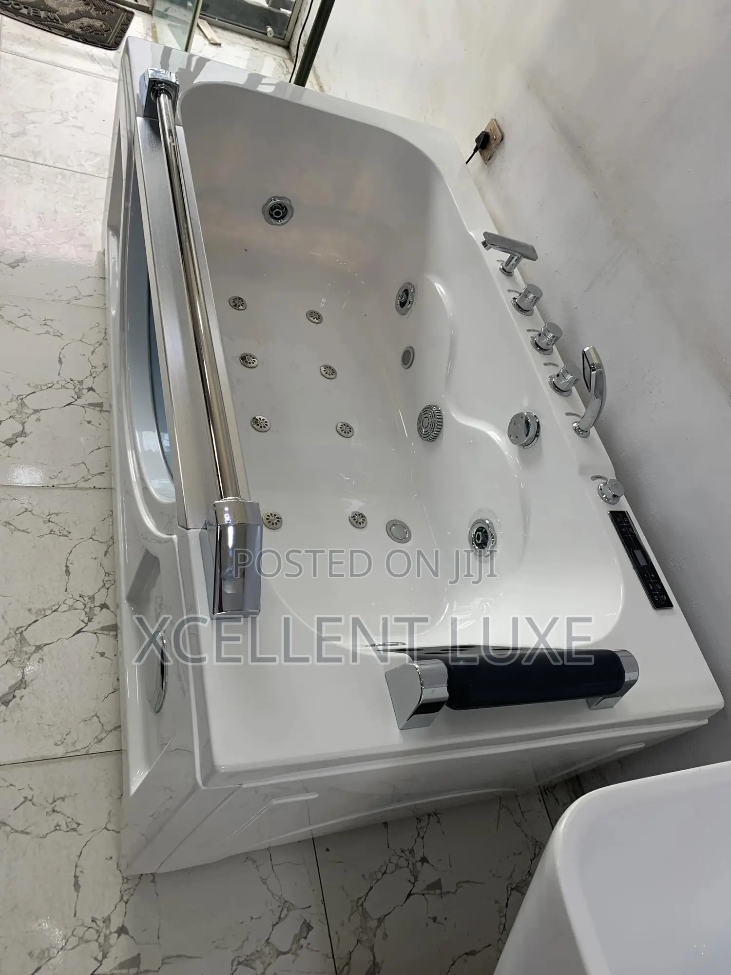 Single Jacuzzi Massage Bathtub With Side Glass and Led Jets