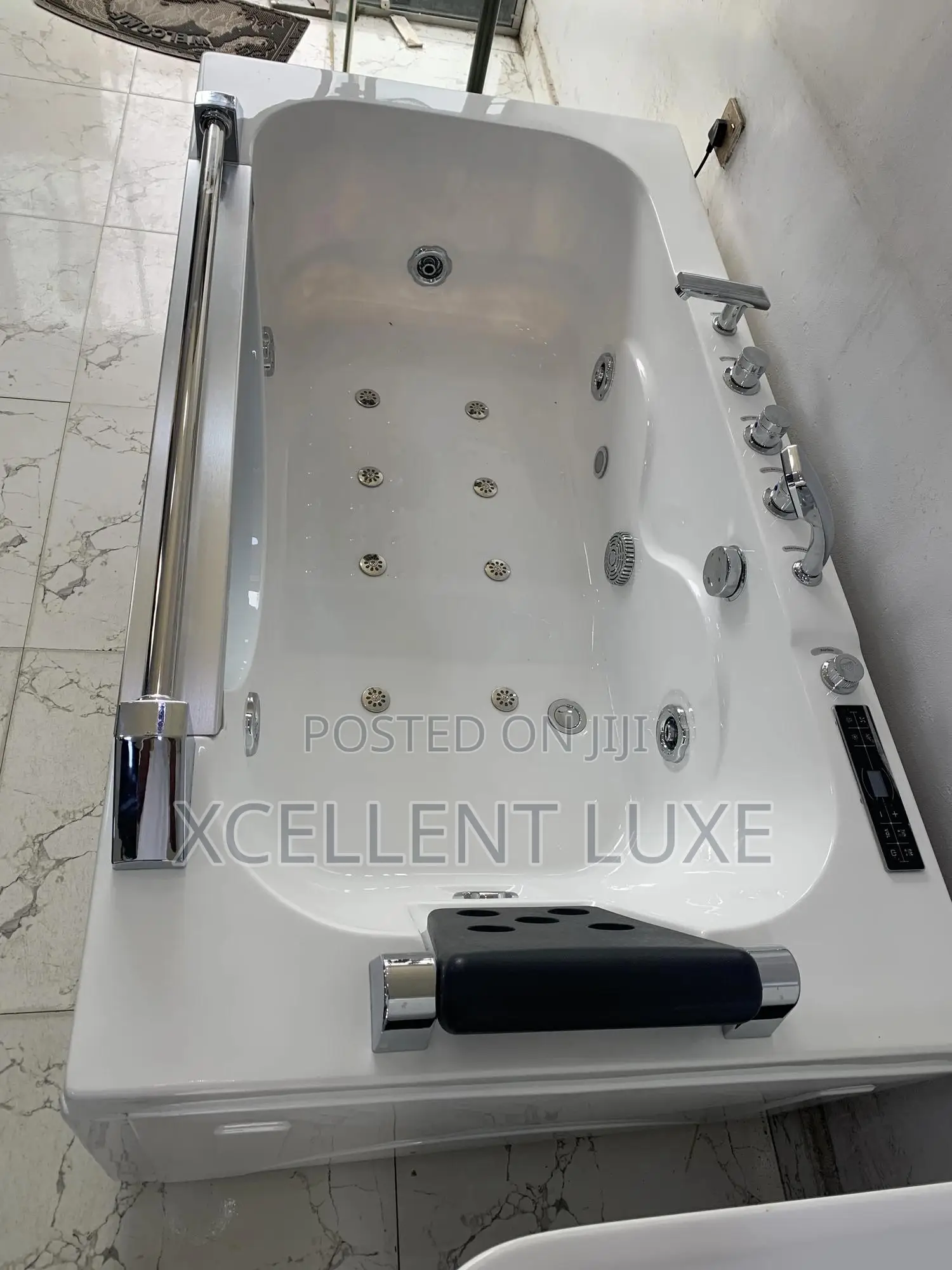 Single Jacuzzi Massage Bathtub With Side Glass and Led Jets