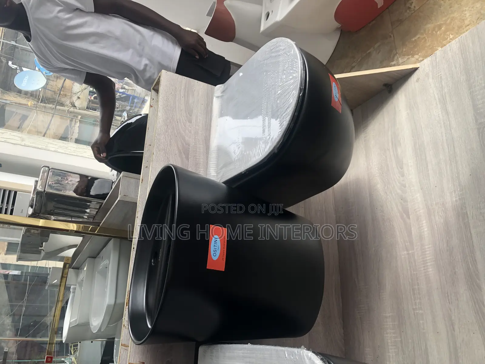 Round Shape Black Conceale Toilet Seat
