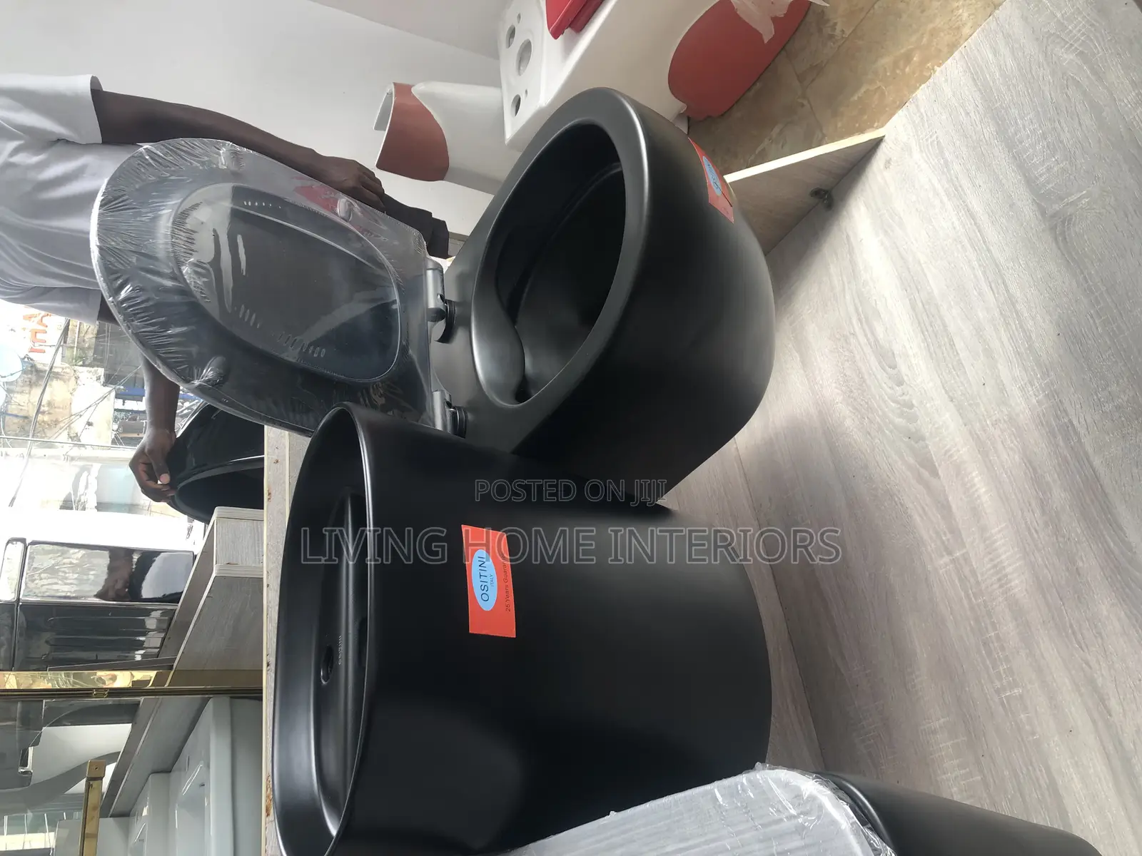 Round Shape Black Conceale Toilet Seat