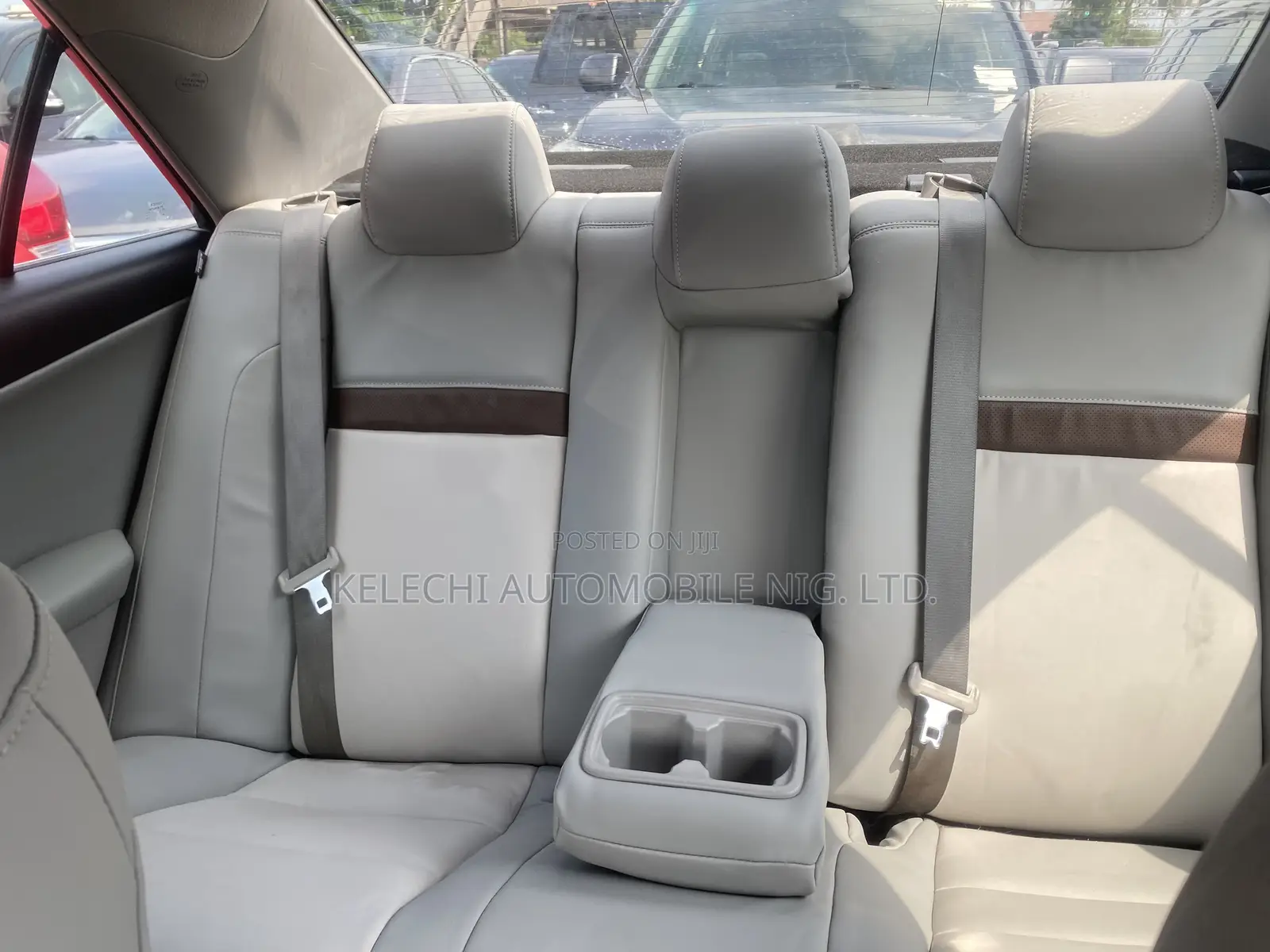 Toyota Camry XLE 4dr Sedan (2.5L 4cyl 6A) 2012 Silver