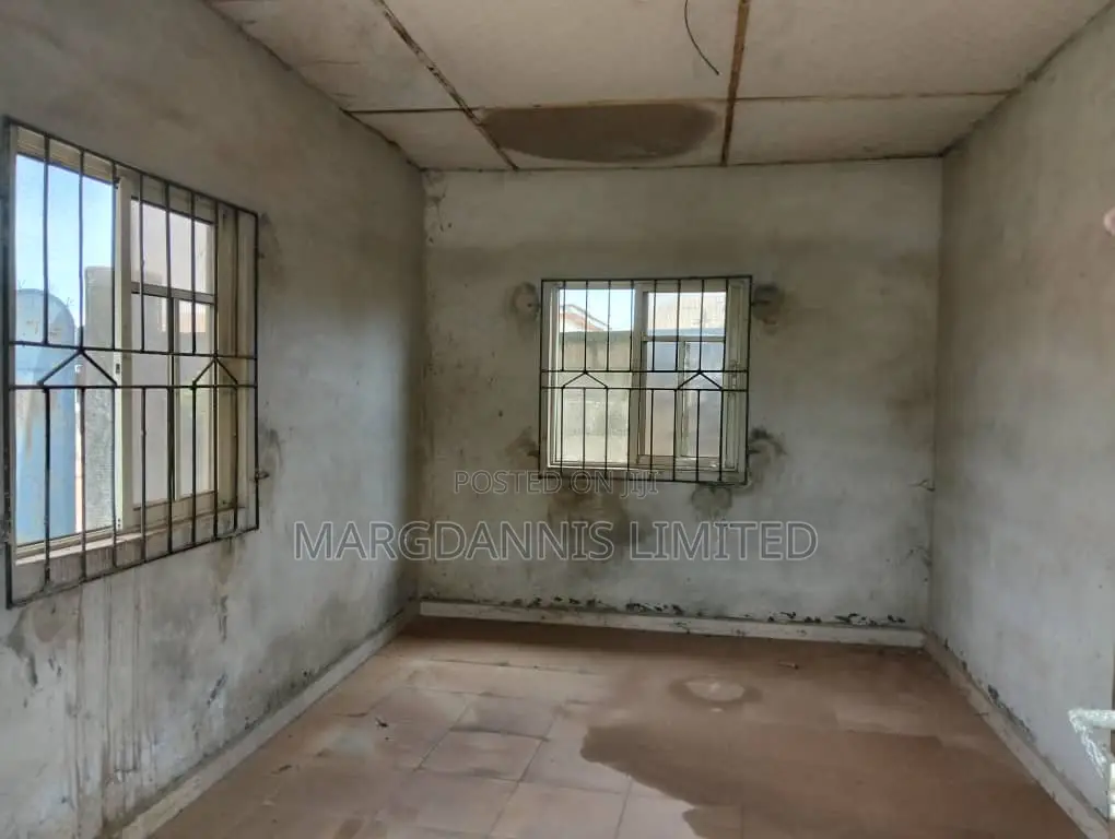 5bdrm Bungalow in Adama Via Aleke, Adamo for sale