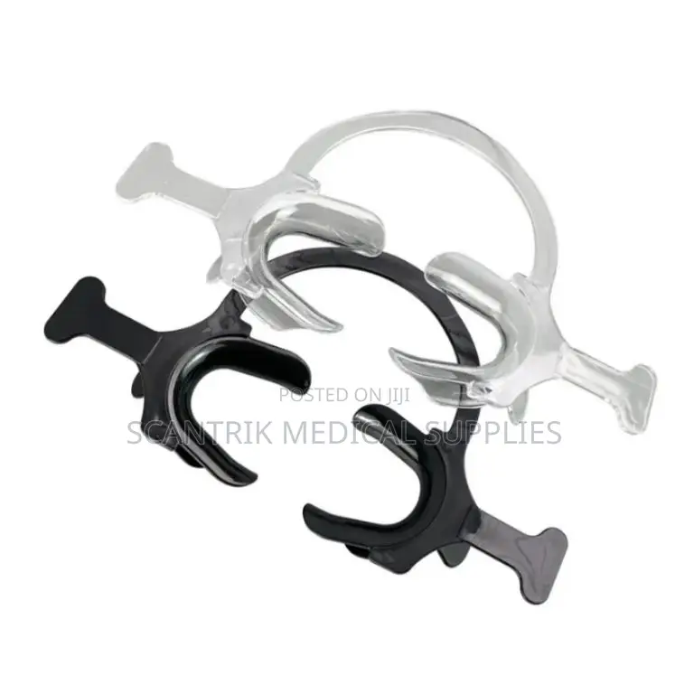 Mouth Retractor With Suction Port