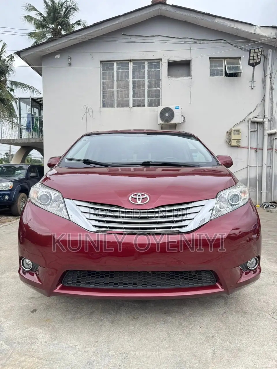Toyota Sienna XLE Premium 7-Passenger 4dr Minivan AWD (3.5L 6cyl 6A)