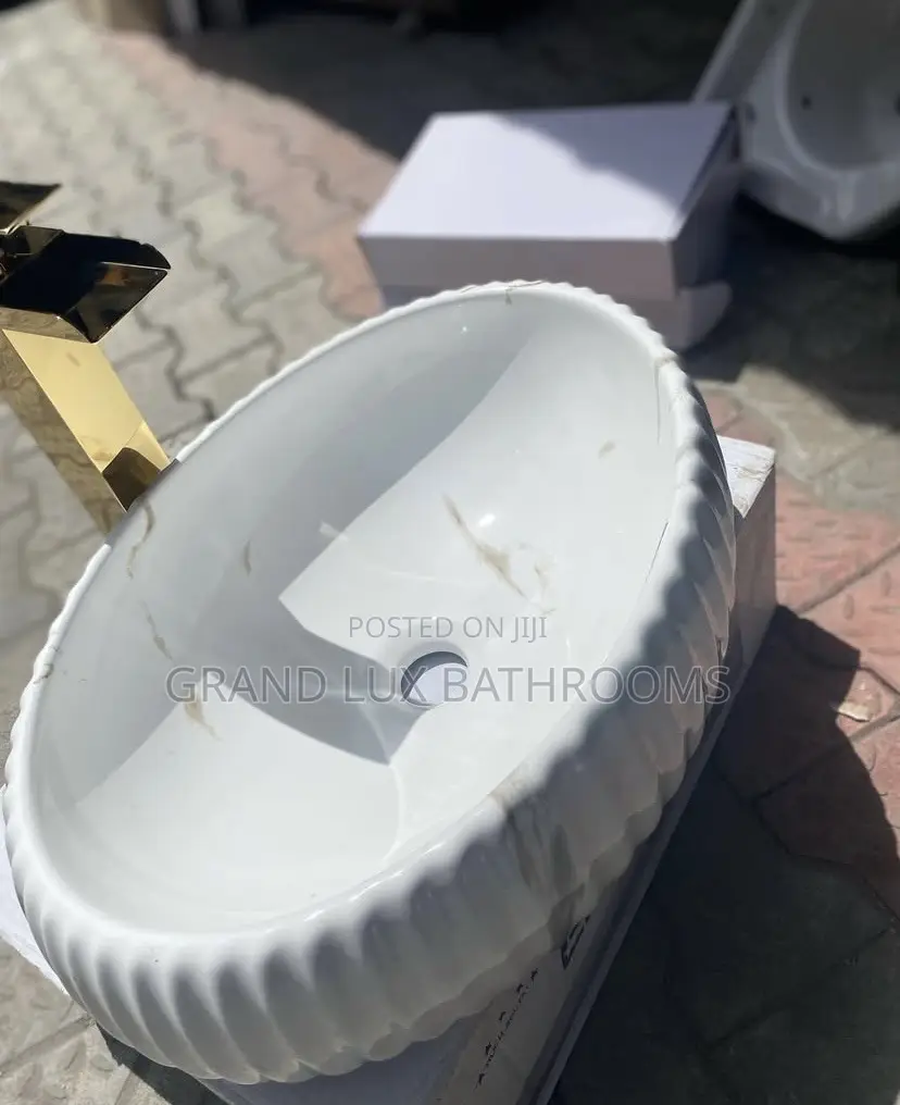 Luxury Carara Gold and White Design