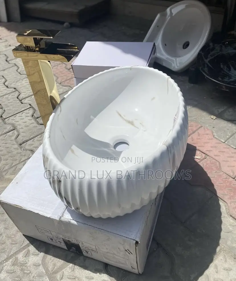 Luxury Carara Gold and White Design