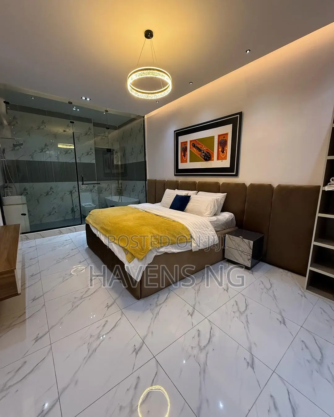 Modern 1-Bedroom Smart Apartment With Bathtub