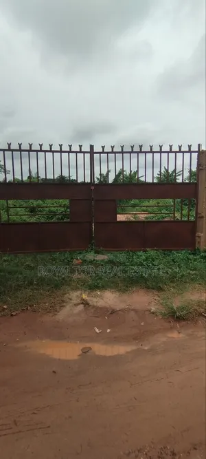 100/100ft at Ifanalu, Country Home, Gra
