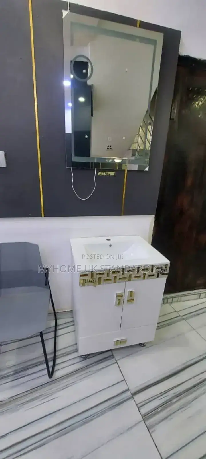 Single Cabinet With Mirror