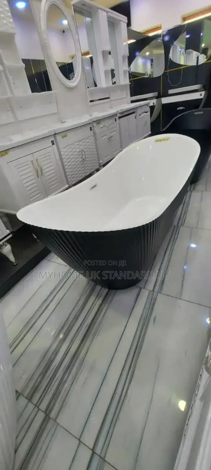 England Stylish Black and White Freestanding Bathtub