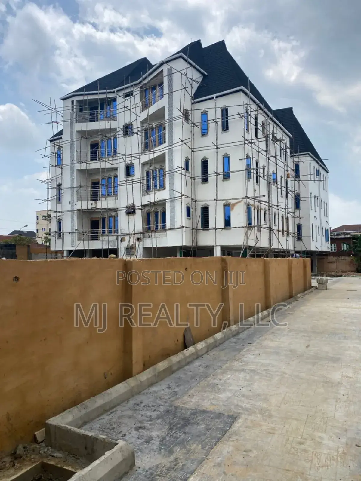 3bdrm Block of Flats in Yaba Gra, Jibowu for sale