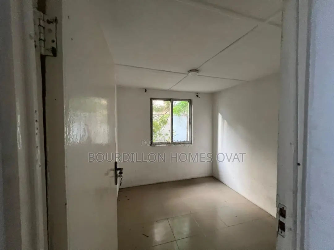 2bdrm Apartment in Lekki Phase 1 for rent