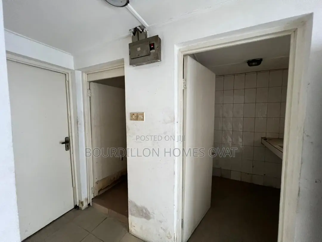 2bdrm Apartment in Lekki Phase 1 for rent