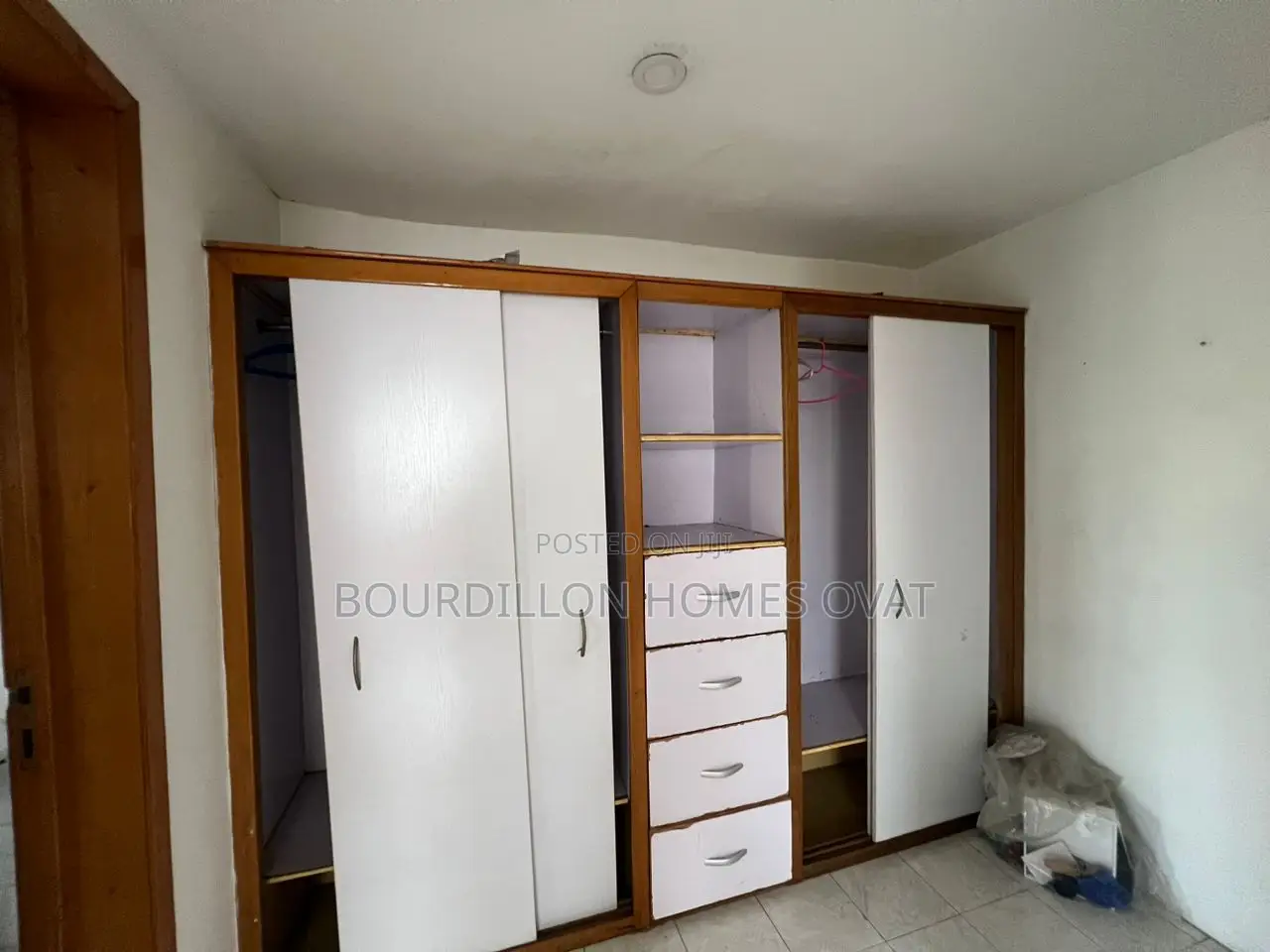 2bdrm Apartment in Lekki Phase 1 for rent