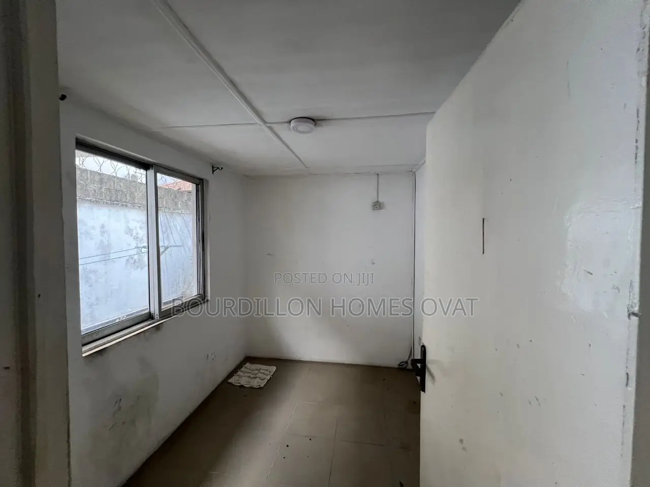 2bdrm Apartment in Lekki Phase 1 for rent