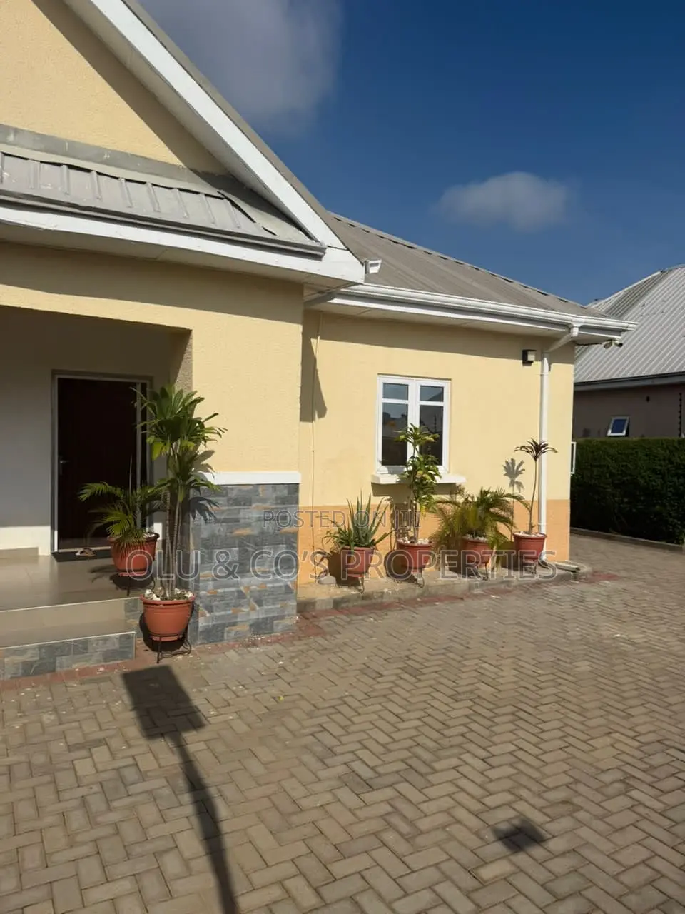 3bdrm Bungalow in Von Garden City, Lugbe District for sale
