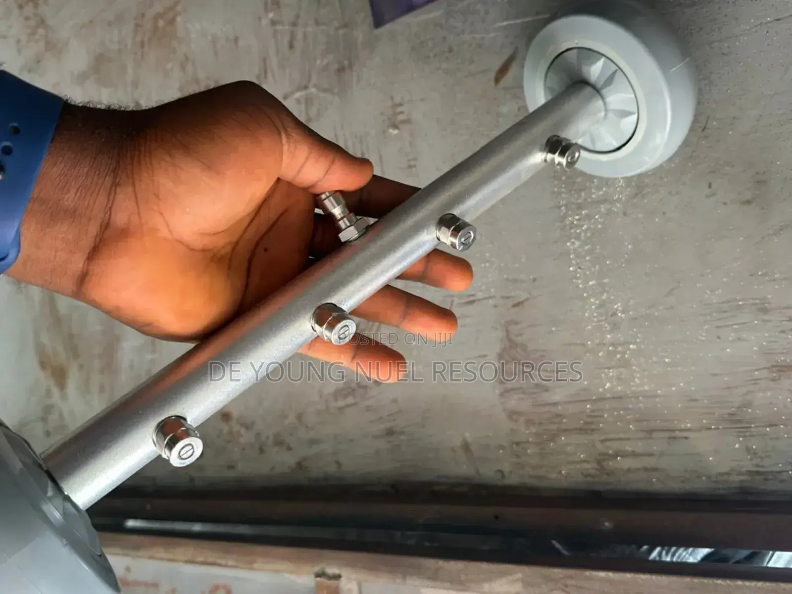 Strong Under Neat Flusher