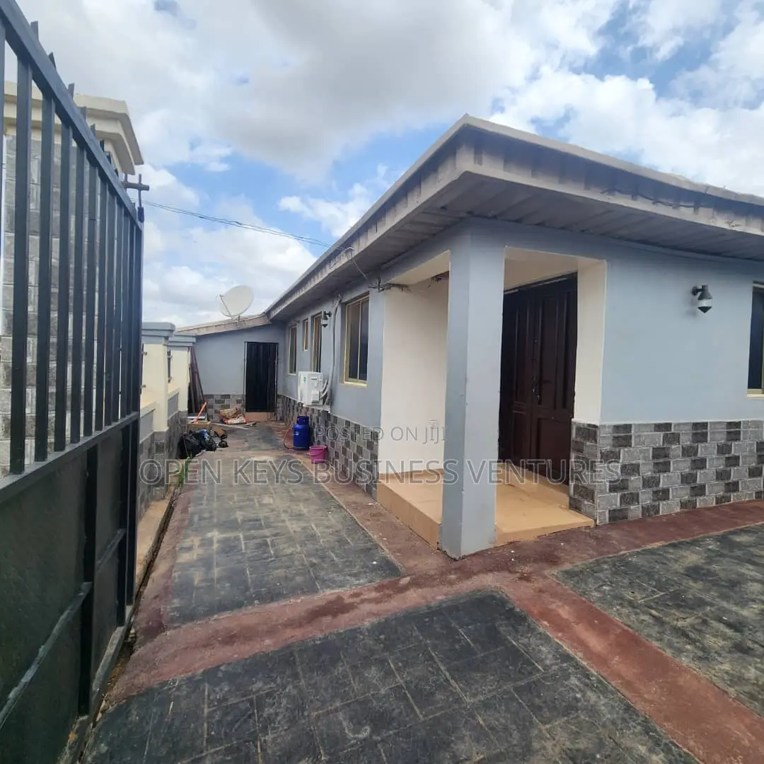 2bdrm Bungalow in Iyana Agbala, Iwo Road for sale