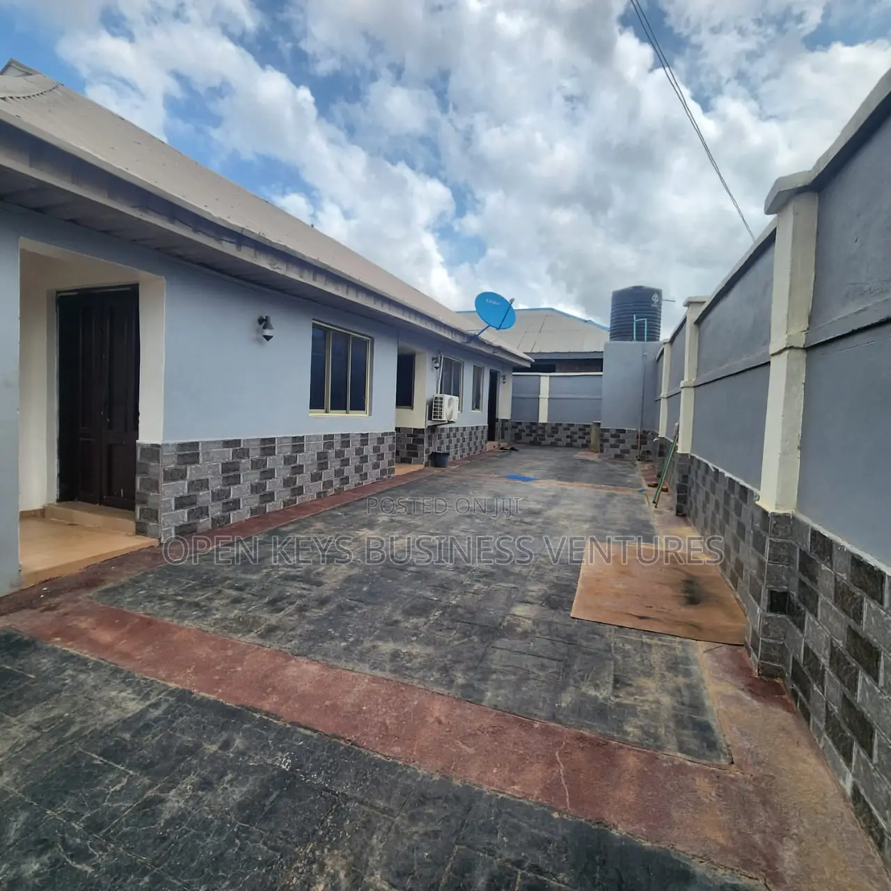 2bdrm Bungalow in Iyana Agbala, Iwo Road for sale