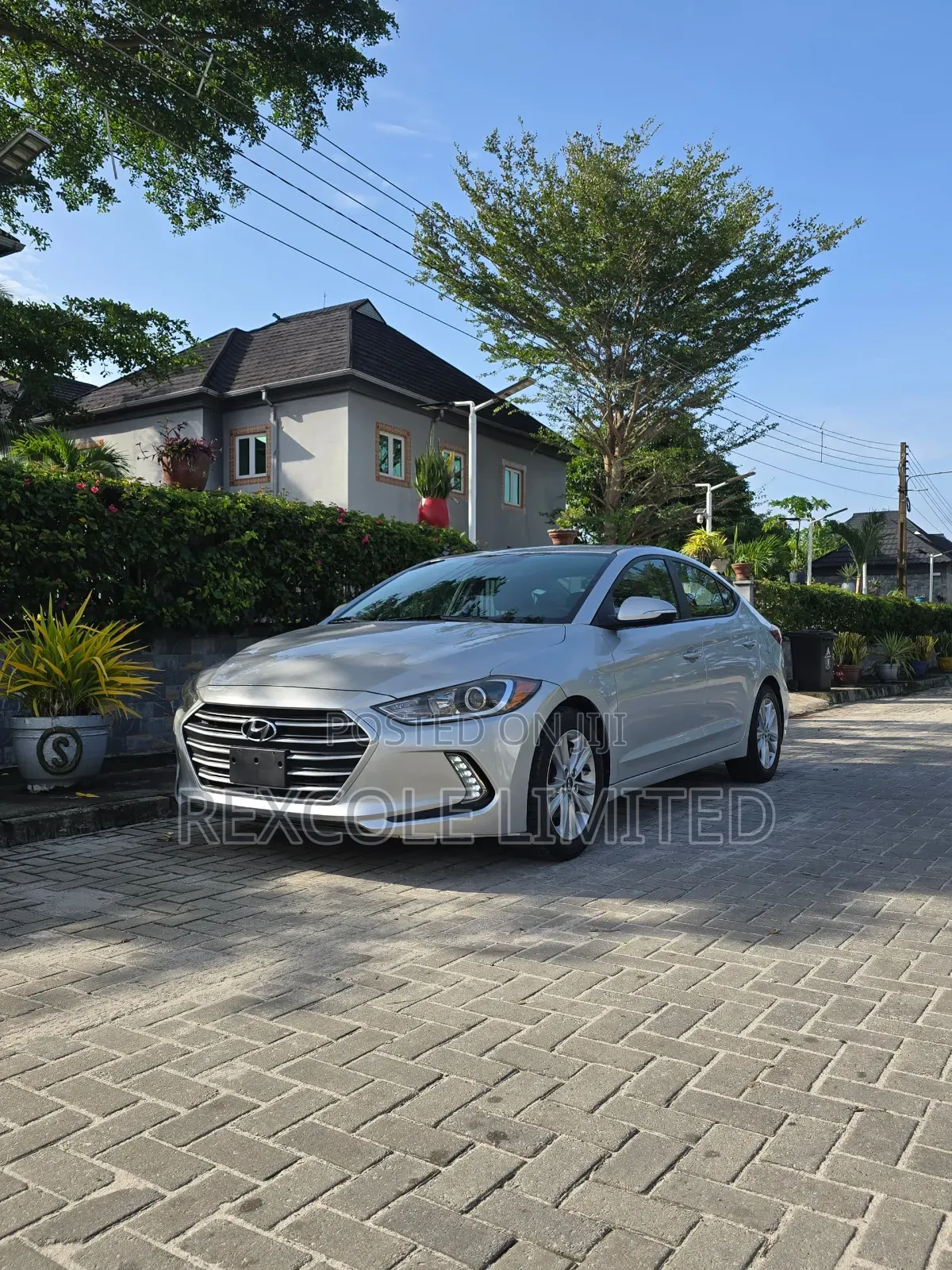 Hyundai Elantra Limited Sedan FWD (2.0L 4cyl 6A) 2017 Silver